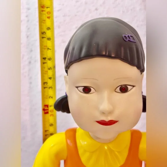 15 inch Table Top Squid Game Red Light Green Light Young Hee Doll w/ Remote - Picture 5 of 5